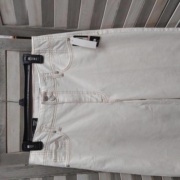 Cropped Jeans with Contrast Stitching | Bandolino | 10 - Picture 3 of 13